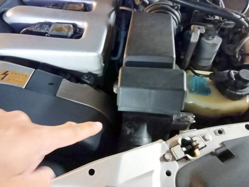 Location of engine a oil filter housing on the M120