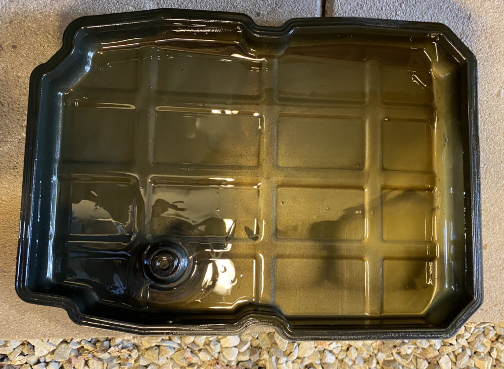 Transmission pan with oil